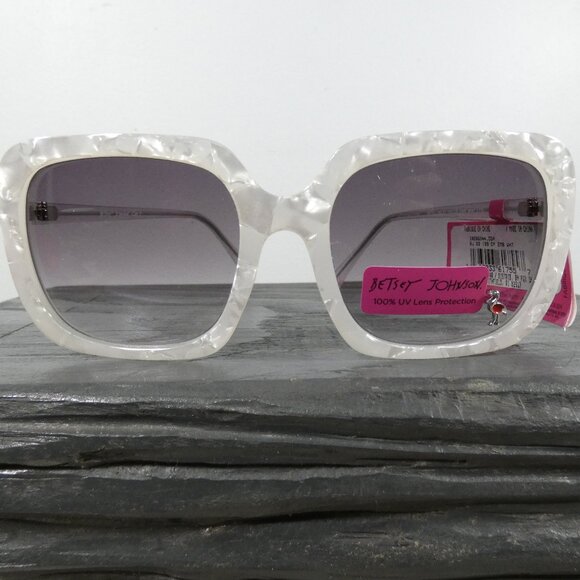 HOST PICK! NWT Betsey Johnson FUN FABULOUS in The Details Square Sunglasses - Picture 3 of 10